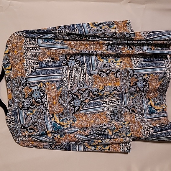 Chico’s Travelers 1/M Tunic Length Blue /Grey Pattern Top Stretchy - Picture 4 of 5